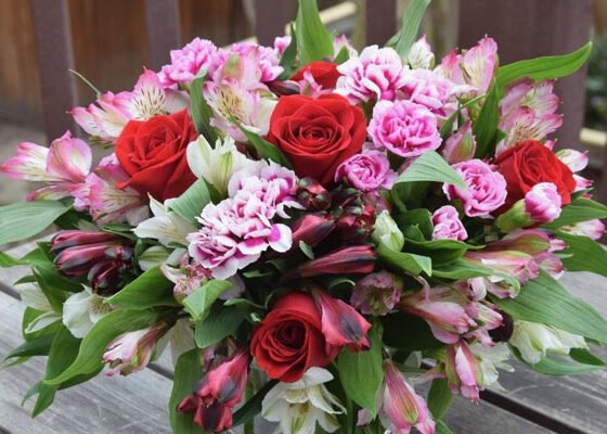 featured image - Top Floral Gift Ideas to Impress Your Lovely Mom