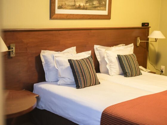 featured image - 6 Popular Fabric Materials Used in Bedding