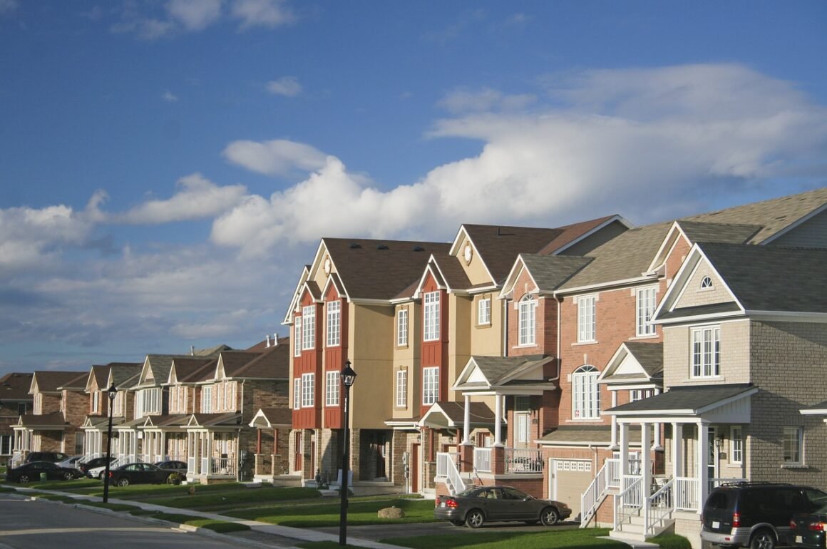 featured image - Buy a Townhouse Instead of a Condo Here's Why