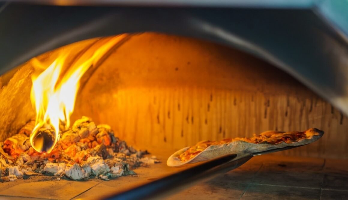 featured image - Gas vs. Wood-Fired Ovens: Which is Best for you?