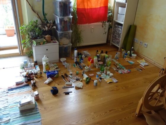 featured image - Tips For Decluttering a House