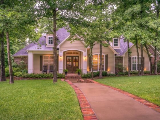 featured image - 5 Foolproof Ways to Boost Your Homes Curb Appeal