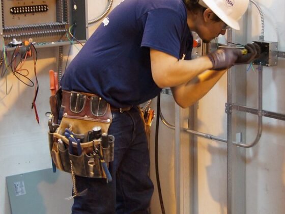 featured image - 4 Signs of a Reliable and Trustworthy Plumbing Contractor