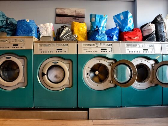 featured image - How Do Drop-Off Laundry Services Help Local Business Owners