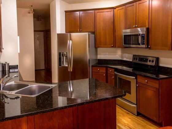 featured image - How to Choose a Countertop for Your Kitchen