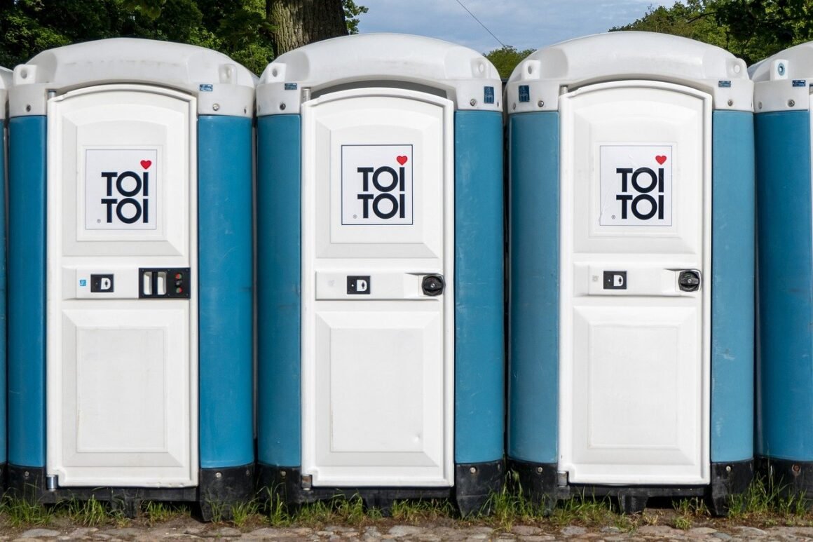 featured image - What Are the Different Types of Porta Potties That I Can Rent