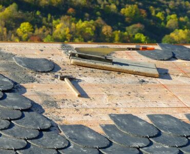 featured image - 7 Roofing Mistakes to Avoid