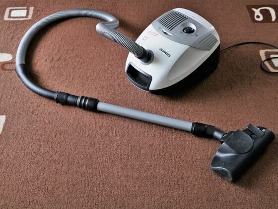 featured image - How to Maintain and Clean a Rug at Home