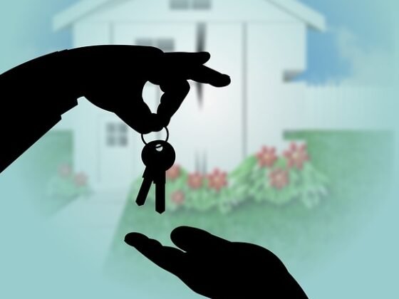 featured image - 3 Essential Tips to Sell a Home Today