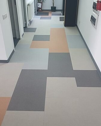 featured image - Luxury Vinyl Tiles Vs Vinyl Sheet - Which Is the Best?