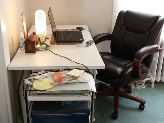 featured image - 7 Tips to Help You Choose an Ergonomic Chair