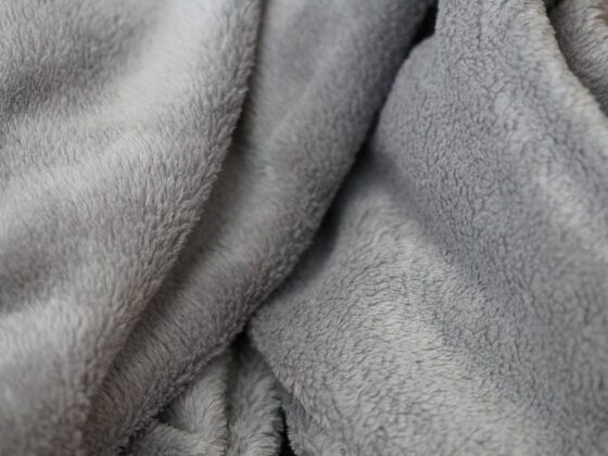 featured iamge - A Complete Buying Guide of Fluffy Blankets