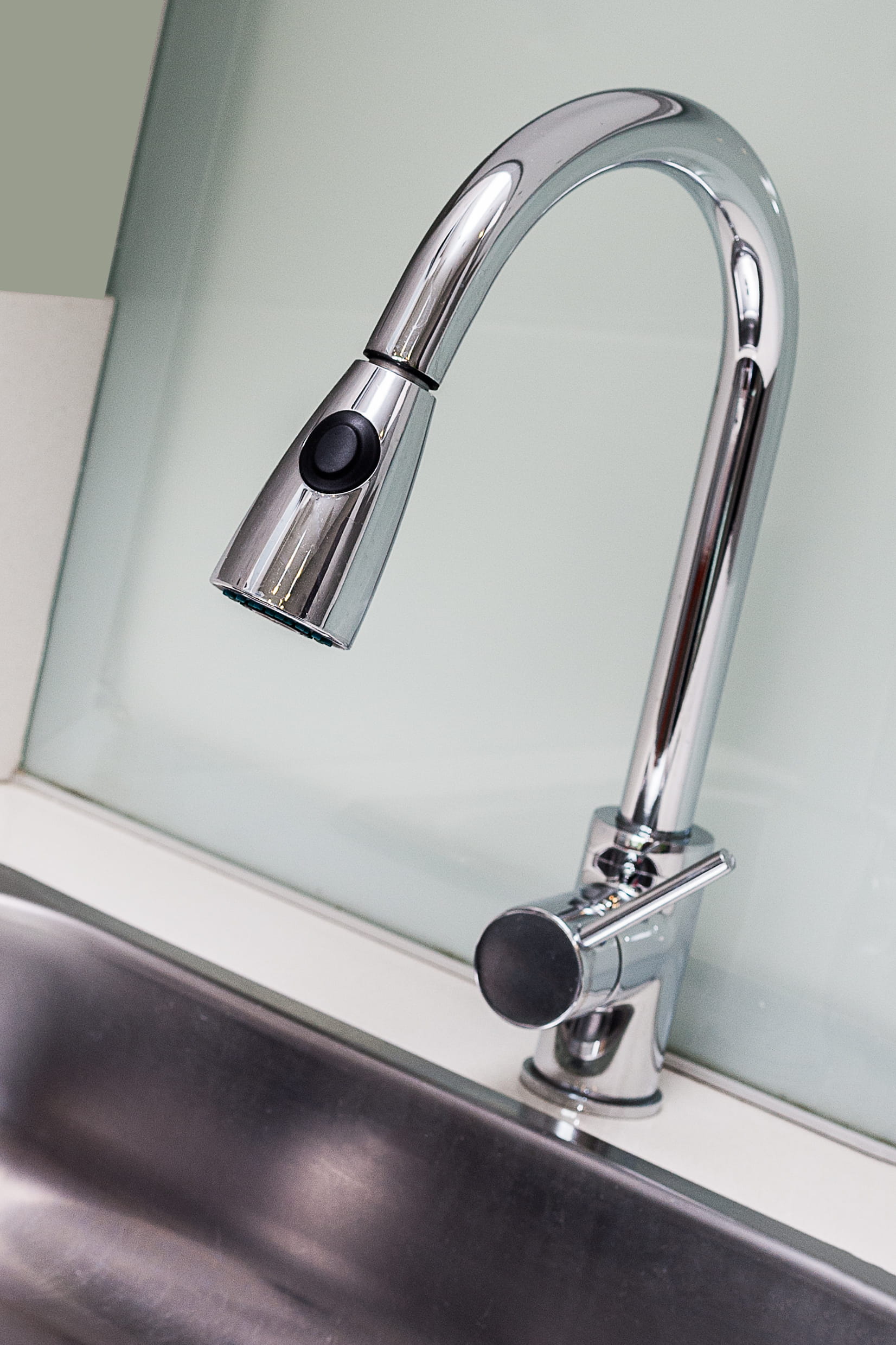 featured image - Choosing the Best Faucet Water Filter to Remove Fluoride and Chlorine