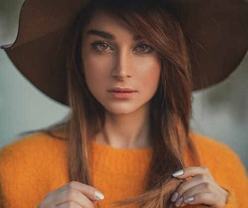 featured image - Let us Dive into the History of Women’s Hats!