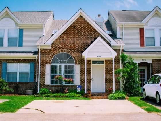 featured image - 4 Curb Appeal Improvement Ideas to Get the Best Resale Value