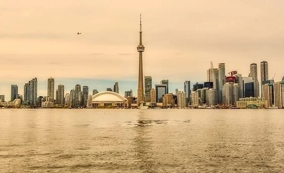 featured image - Tips for Driving in Toronto