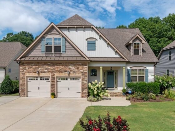 featured image - Factors to Consider When Choosing a Roof for Your Home