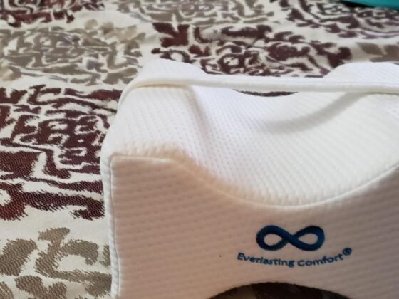 featured image - Must Consider Factors to Put into Consideration When Purchasing a Leg Pillow