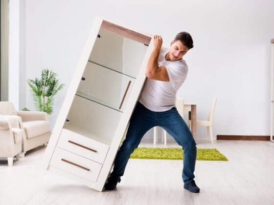 featured image - 6 Tips to Moving Heavy Furniture