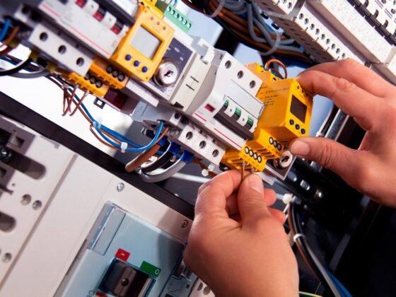 featured image - Are you Looking for an Electrician? Here is a Guide to Use