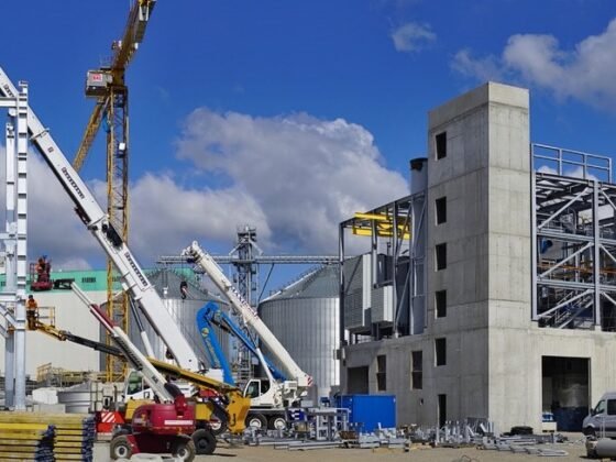 featured image - 3 Key Qualities to Look for in a Construction Company