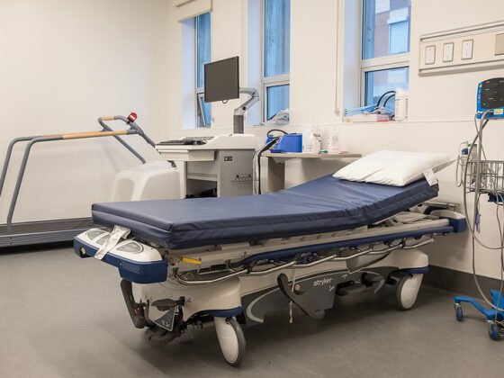 featured image - Pros & Cons of an Adjustable Electric Bed