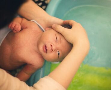 featured image - Make Your Baby Comfortable with the Perfect Baby Bath Temperature