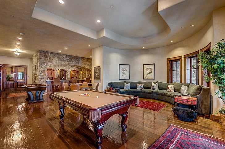 featured image - What Should Every Man Cave Have?