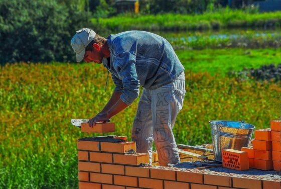 featured image - 4 Reasons to Hire Local Masonry Contractors