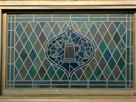 featured image - 5 Glass Stain Removal Tips That Actually Work