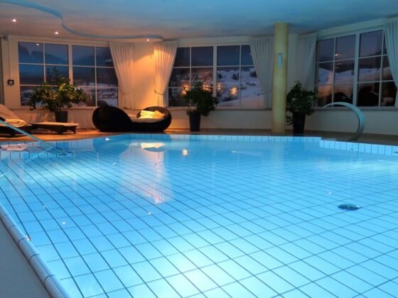 featured image - 5 Reasons Why Hiring a Professional Pool Service is Important