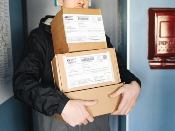 featured image - 8 Steps to Creating Custom Packaging for Your Product