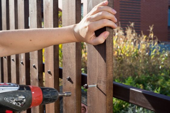 featured image - 6 Tips for Choosing the Right Fence Materials
