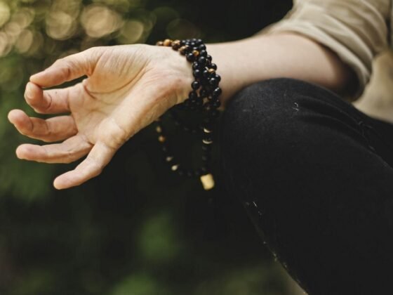 featured image - How to Create a Meditation Space in Your Room