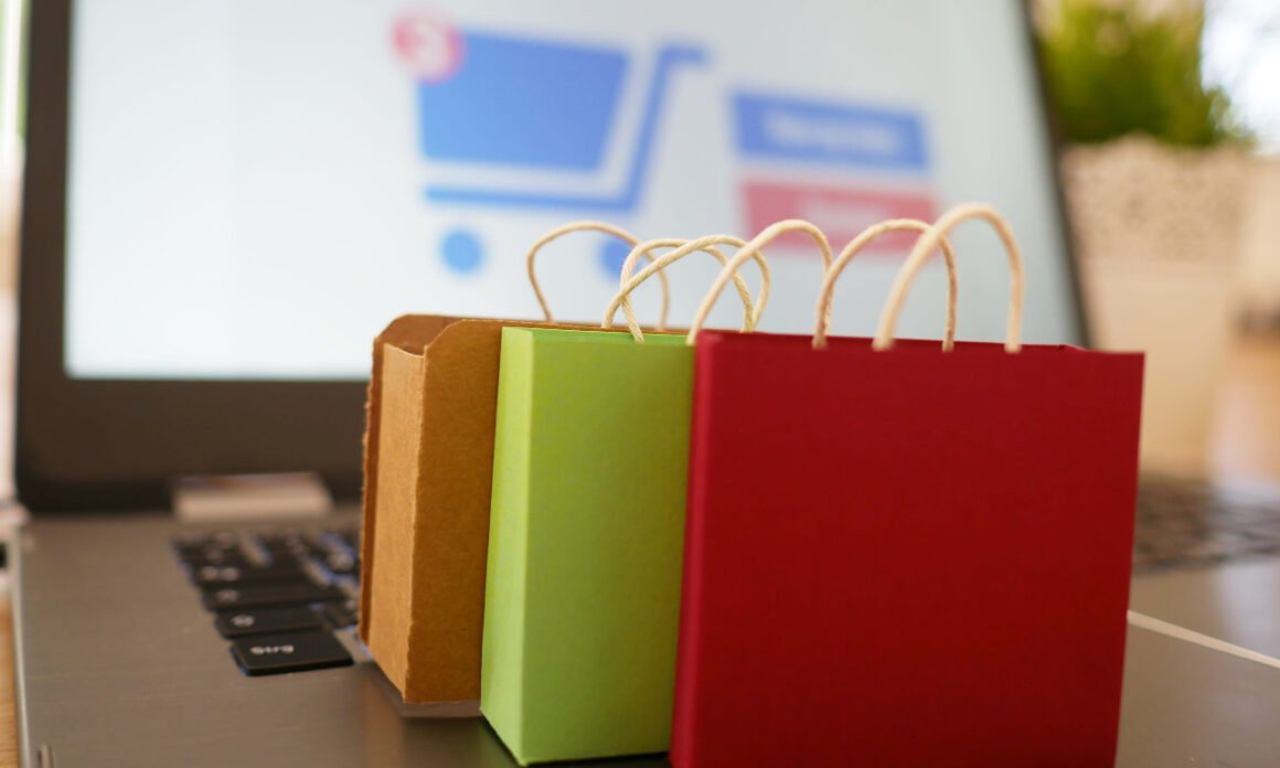 featured image - 4 Awesome Tips for Shopping for Blinds Online