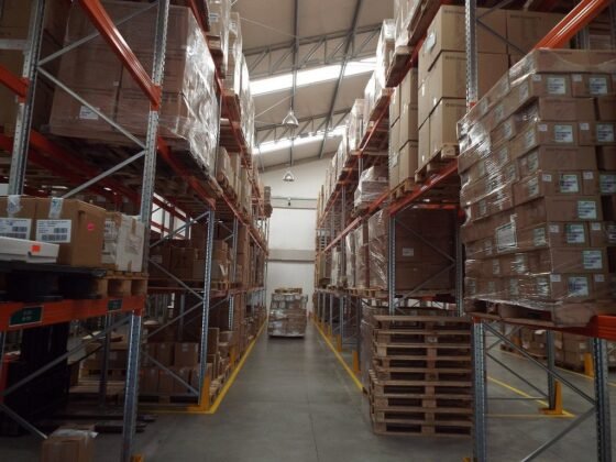 featured image - 6 Tips to Find the Right Commercial Warehouse