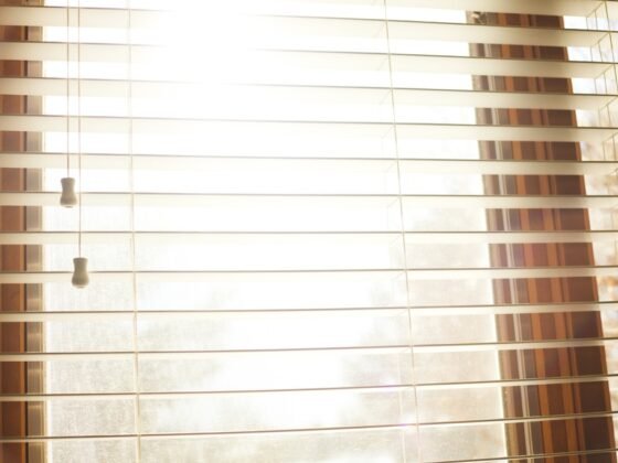 featured image - 7 Window Blind Shopping Mistakes and How to Avoid Them