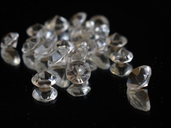 featured image - How The Rhinestones Glasses are So Popular