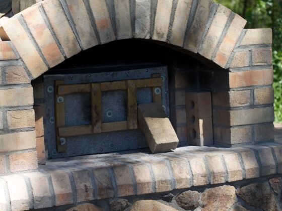 featured image - How to Use an Outdoor Brick Oven to Bake Pizza