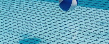 featured image - Is a Pool Net Safe for My Pet