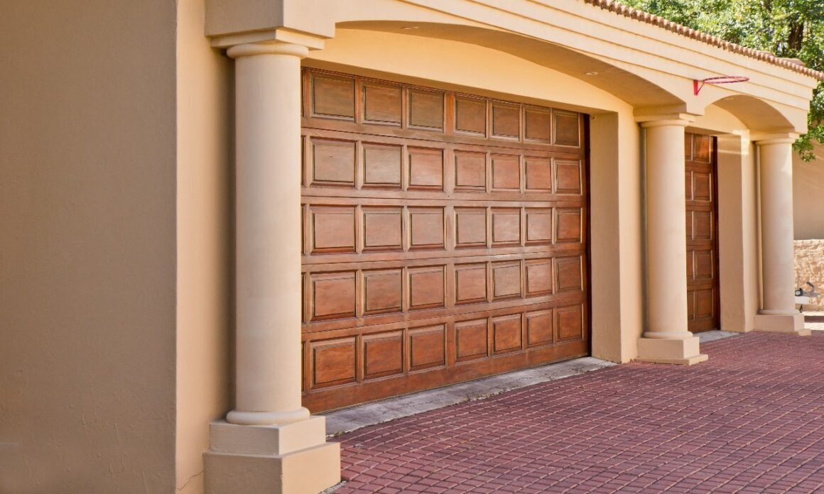 featured image - The Garage Door - Which One is Right for me?