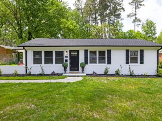 featured image - Things to Consider When Purchasing a Luxury Real Estate Property