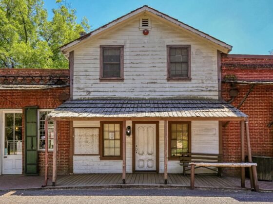 featured image - 5 Hidden Problems in Old Homes