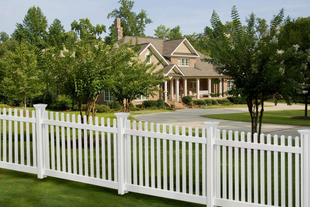 featured image - 9 Excellent Reasons to Install a Privacy Fence Around Your House
