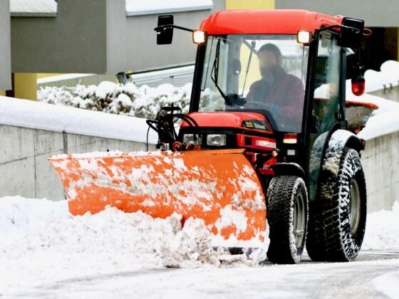 featured image - How Do I Choose a Snow Removal Company That I Can Actually Trust