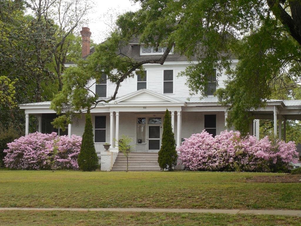 Low Maintenance Front Yard Curb Appeal Ideas image - Low Maintenance Front Yard Curb Appeal Ideas