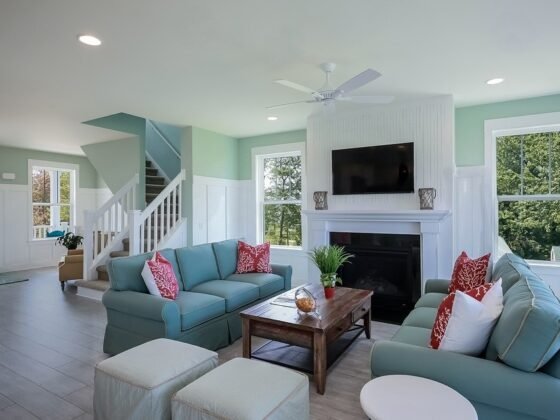 featured image - Too Much Stuff And Not Enough Space? 5 Decluttering Tips