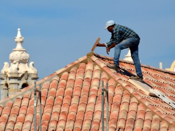 featured image - 7 Tips For Selecting a Trustworthy Roof Repair Company