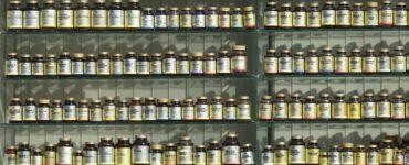 featured image - What Are the Qualities of a Great Supplement Manufacturer?