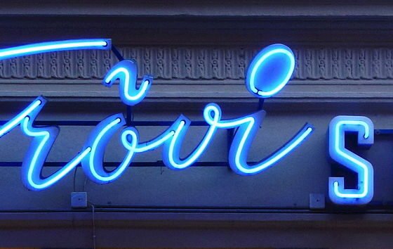 featured image - How to Find the Best Customized LED lights Manufacturer